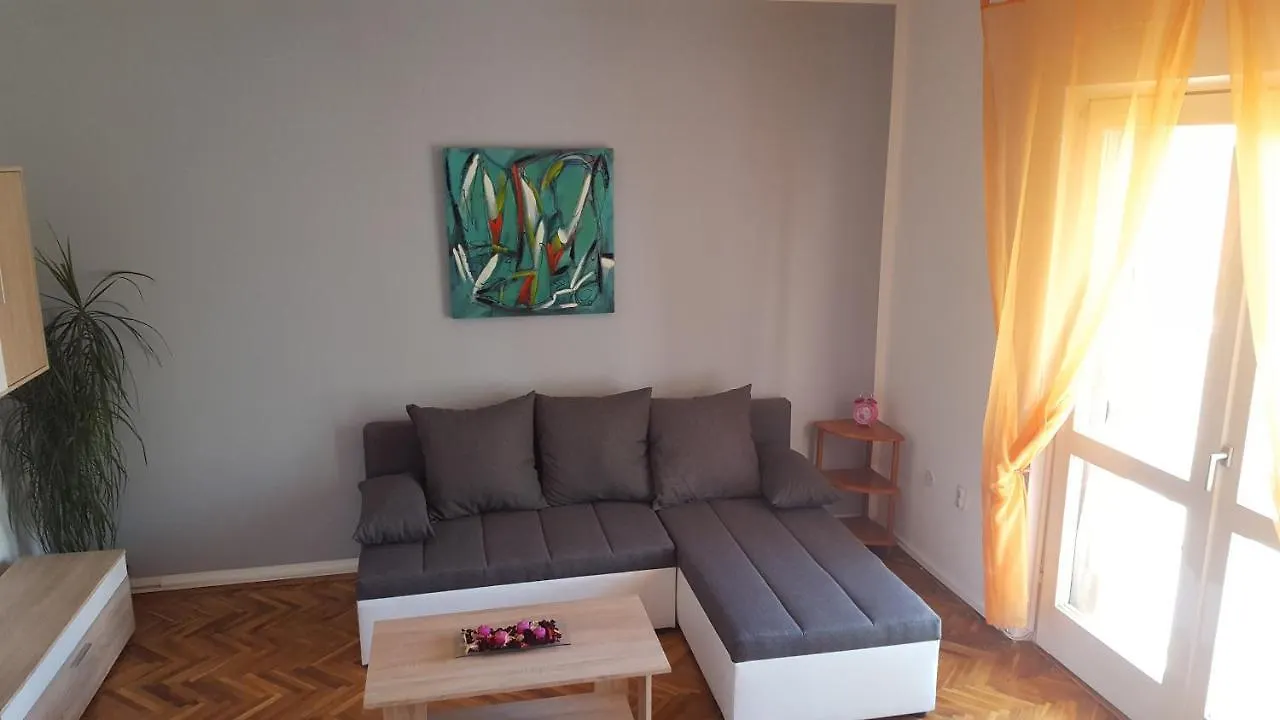 Apartman Ema 4+2 Koromačno