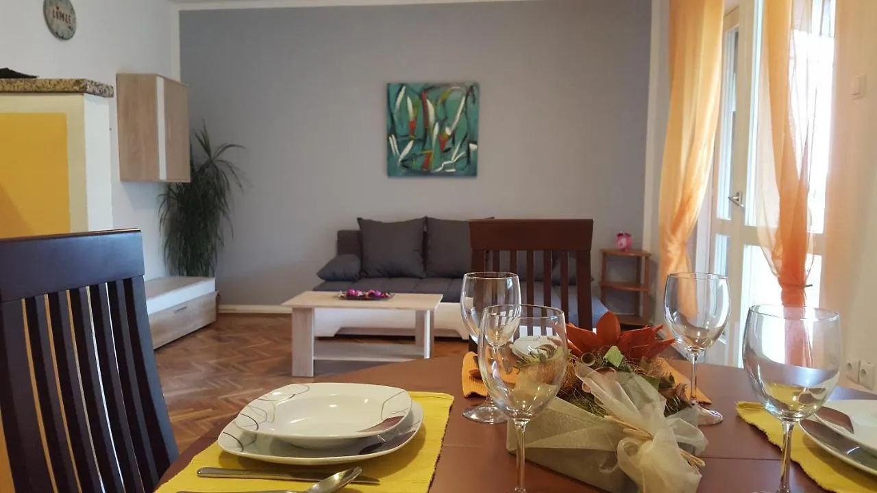 Apartman Ema 4+2 Koromačno Daire